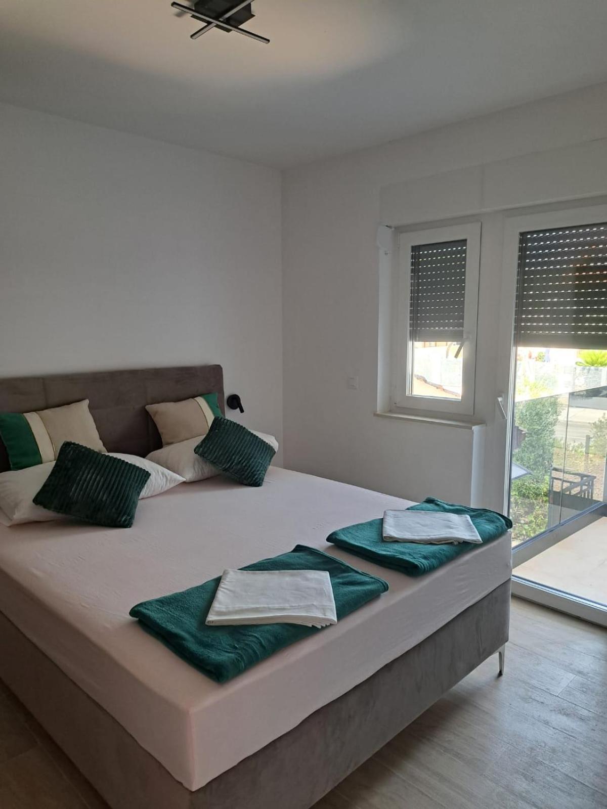 M&M Luxury Apartments Petrcane Exterior photo